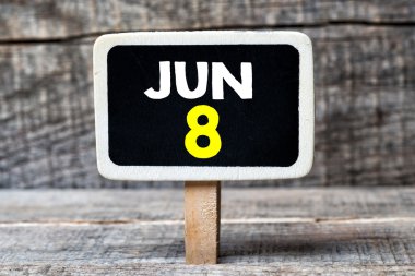 8 Haziran tarihinde yazı tahtası