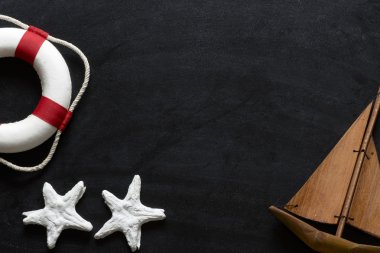 Lifebuoy deniz yıldızı ve tekne ile