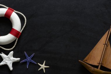Lifebuoy deniz yıldızı ve tekne ile