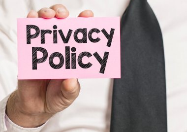 Gizlilik Politikası ile kağıt tutan işadamı