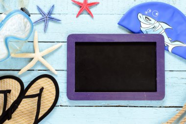 Deniz yıldızı ile boş yazı tahtası çerçeve