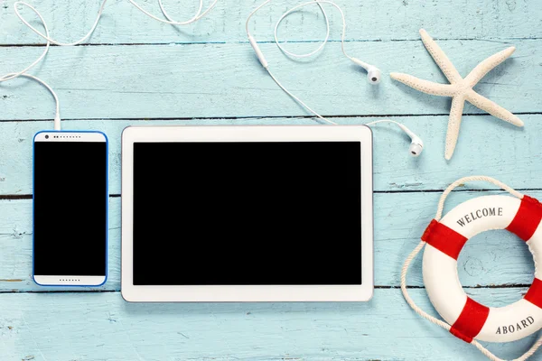 Tablet pc with smartphone and starfish — Stock Photo, Image