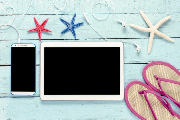 Tablet pc with smartphone  and starfish — Stock Photo, Image