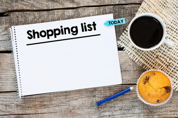 Notizbuch mit Einkaufsliste — Stockfoto