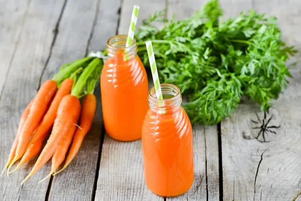 Carrots and carrots juice — Stock Photo, Image