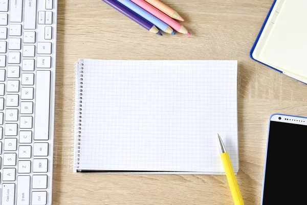 Notepad with  keyboard and mobile phone — Stock Photo, Image