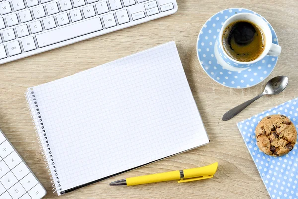 Blocco note con tazza di caffè — Foto Stock