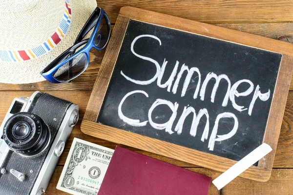Quadro de quadro com acampamento de verão — Fotografia de Stock