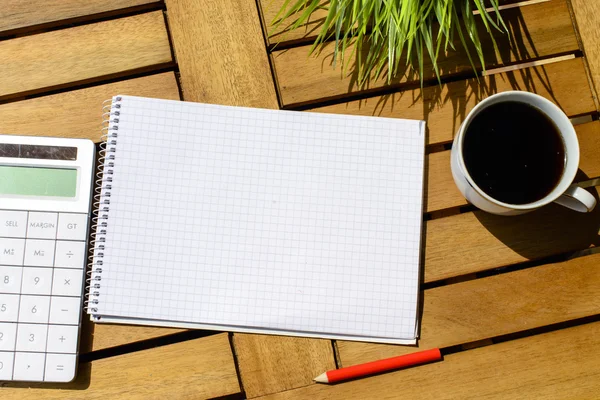 Taccuino vuoto e tazza di caffè — Foto Stock