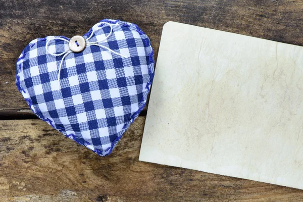 Καρδιά διακόσμηση αντικειμένου με κάρτα — Φωτογραφία Αρχείου
