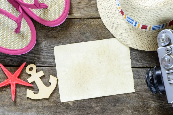 Papel viejo vacío con chanclas — Foto de Stock