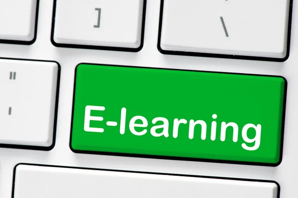 Πληκτρολόγιο υπολογιστή λευκό με e-learning. — Φωτογραφία Αρχείου