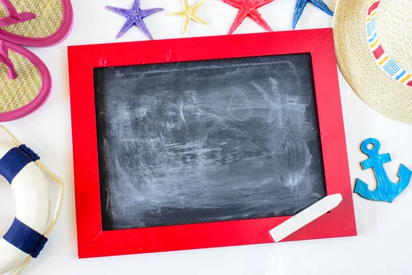 Blackboard ile parmak arası terlik ve deniz yıldızı — Stok fotoğraf