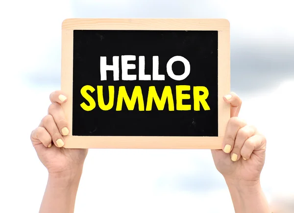 Hands holding blackboard with hello summer — Stock Photo, Image