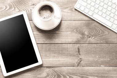Tablet PC ile kahve ve klavye