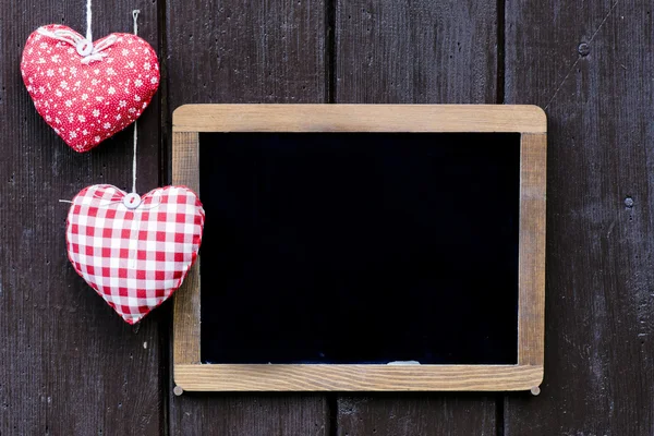 Blackboard dekorerade och handgjorda hjärtan — Stockfoto