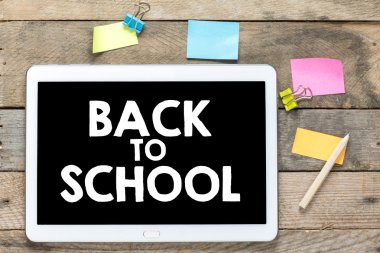 okula geri ile dijital tablet