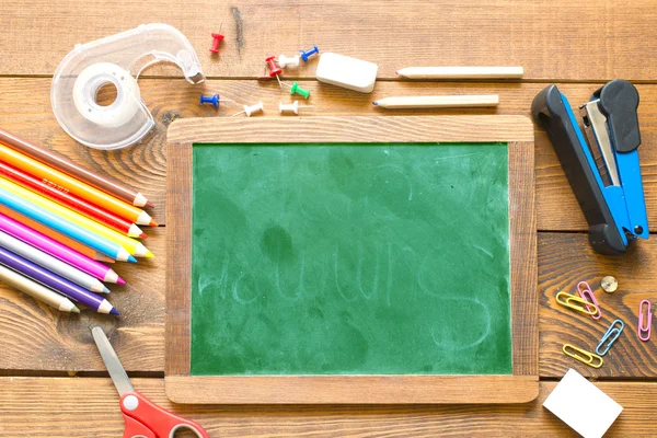 Kara tahta okul ile supples — Stok fotoğraf