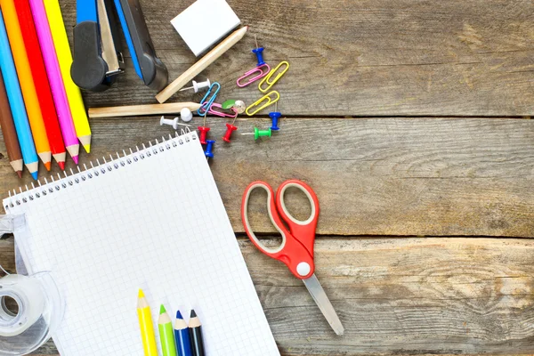 Caderno branco com suaves da escola — Fotografia de Stock