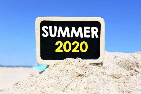 黒板上の 2020年の夏 — ストック写真