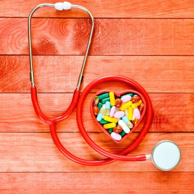 kalp kutu ve stetoskop hap