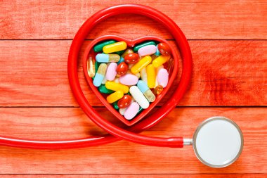 kalp kutu ve stetoskop hap