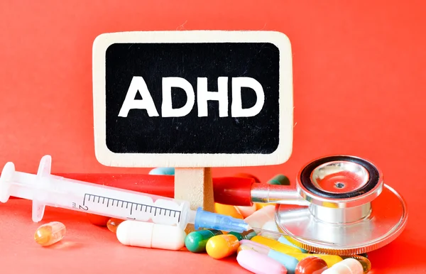 Pizarra con TDAH y pastillas — Foto de Stock