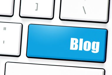 Bilgisayar beyaz klavye ile blog