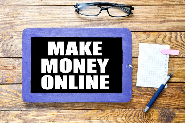 Ganhar dinheiro online no quadro negro — Fotografia de Stock