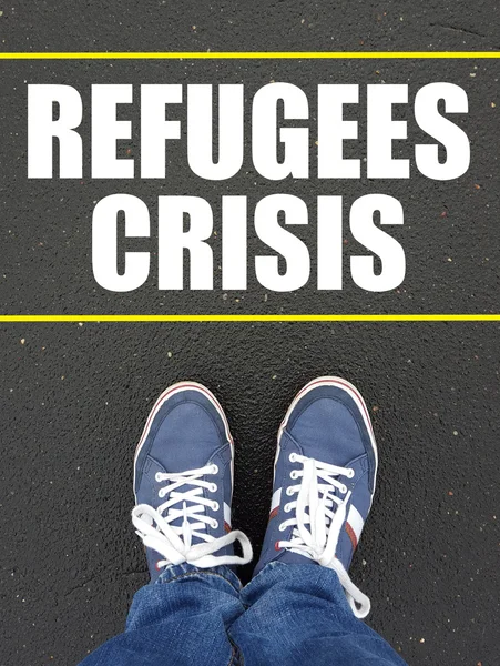 Männliche Turnschuhe mit Flüchtlingskrise — Stockfoto