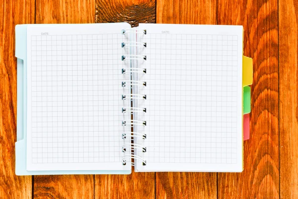 Açık boş sayfaları defter