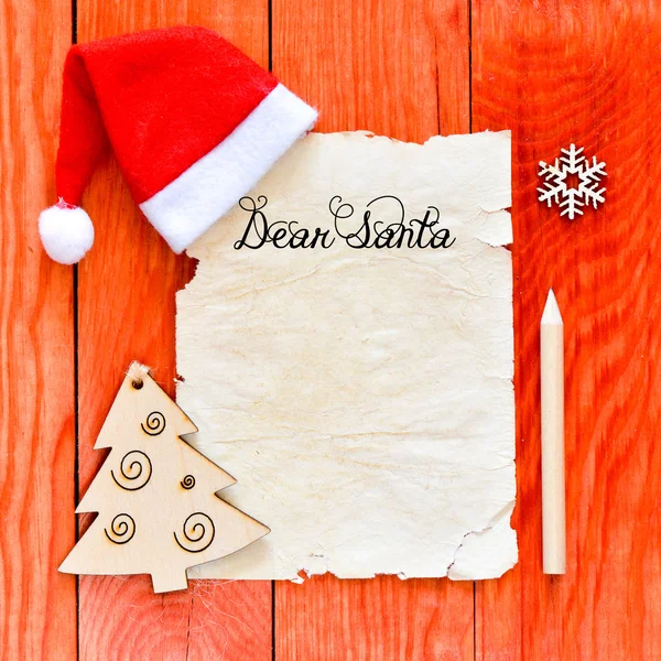 Alegre carta de Natal com chapéu de santa — Fotografia de Stock