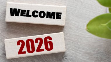 Tahta bloklardan yapılmış 2023 yıllık metne hoş geldiniz.