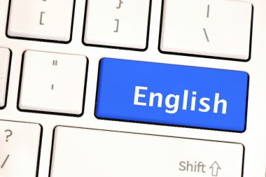 Bilgisayar beyaz klavye ile İngilizce