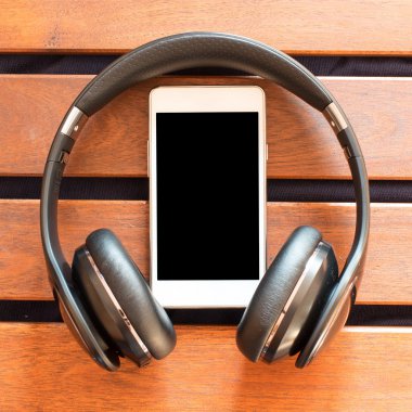 kulaklıklar ile modern smartphone