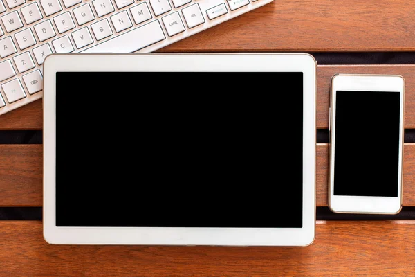 PC tableta moderna con teléfono inteligente — Foto de Stock