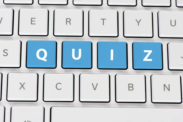 Computer  keyboard with quiz — Stock Photo, Image