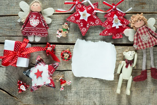 Juldekorationer med tomma papper plåt — Stockfoto