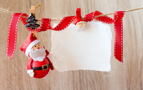 Kerstdecoratie en lege papier blad — Stockfoto