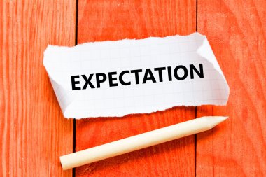 beklenti yazıt ile kağıt levha