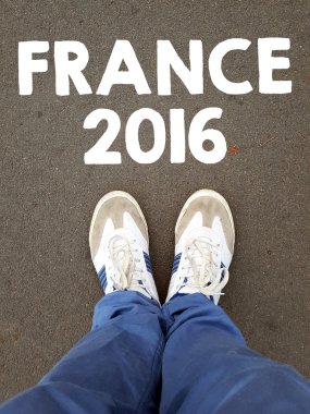 bacaklar Fransa 2016 işareti ile