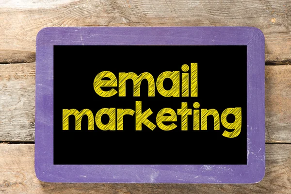 Email marketing scritto sulla lavagna — Foto Stock