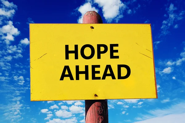 Vývěsní štít s nápisem vpředu naděje — Stock fotografie