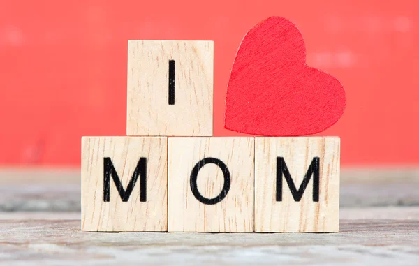 Trä bokstäver jag älskar mamma — Stockfoto