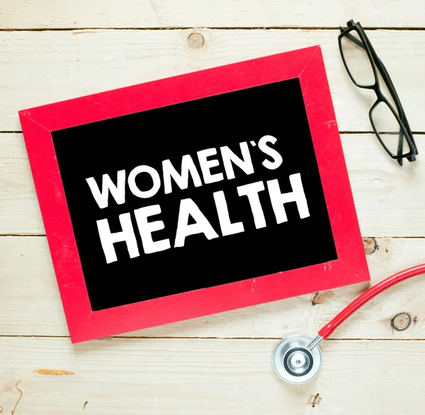 Tablica z napisem: zdrowie kobiet — Zdjęcie stockowe