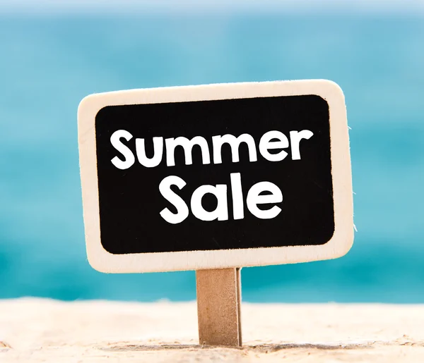 Summer sale text on blackboard — Stock Photo, Image
