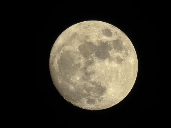 Moon in dark night sky — Stock Photo, Image