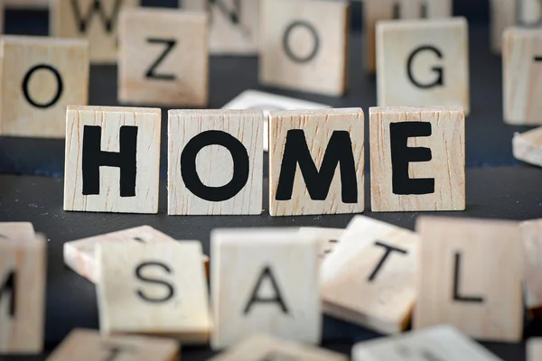 Houten brieven spelling Home — Stockfoto