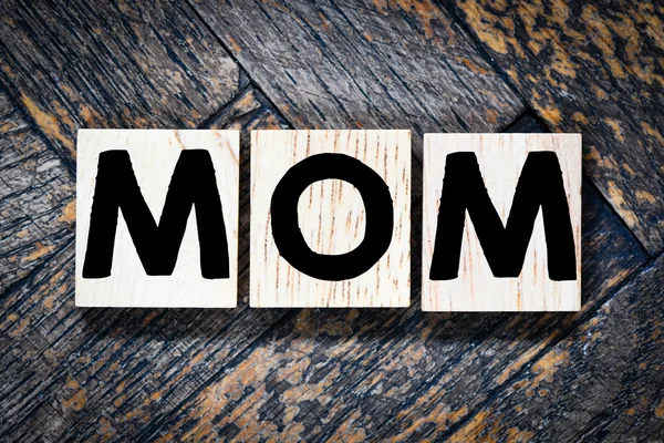 Wooden letters  spelling mom — Stock Photo, Image