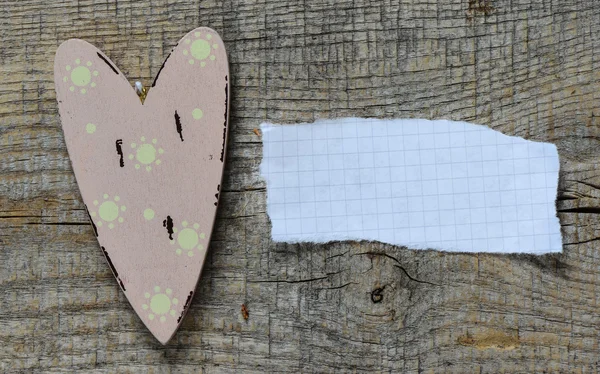 Corazón decorativo con hoja de papel — Foto de Stock